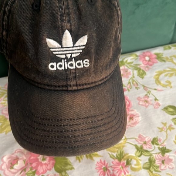 Distressed adidas’s top - Picture 2 of 9